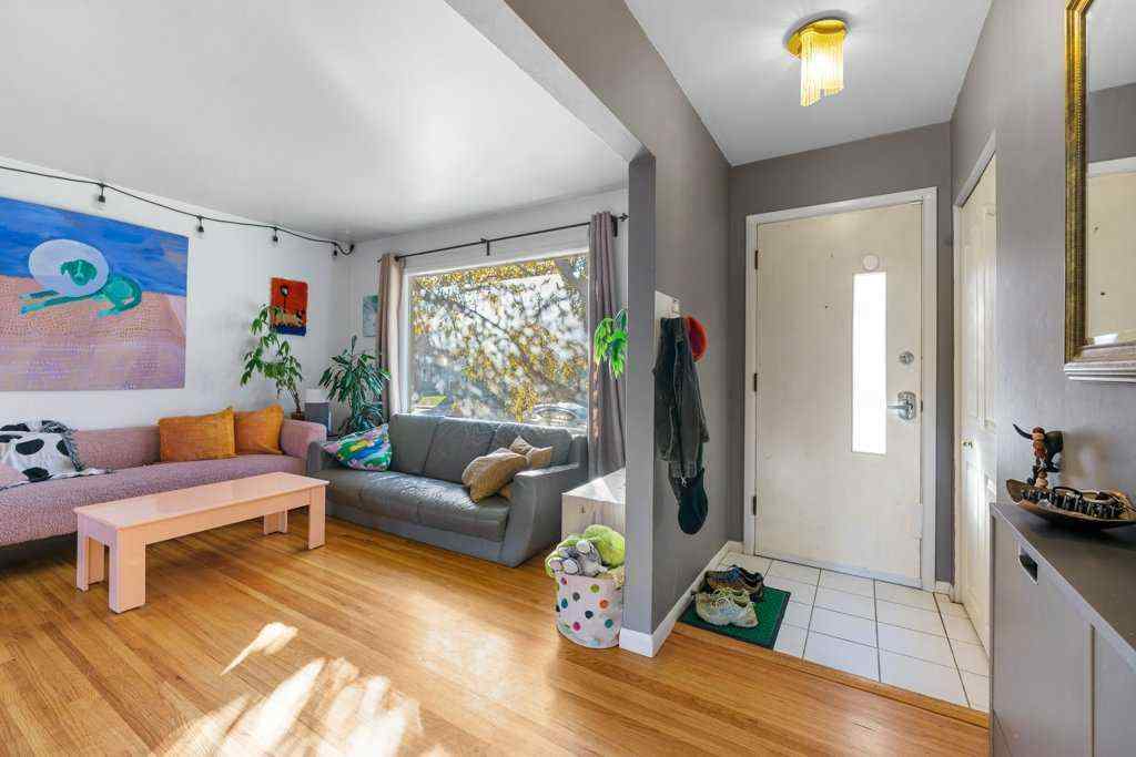 MLS® A2267956 - 2340 54 Avenue SW in North Glenmore Park Calgary, Residential