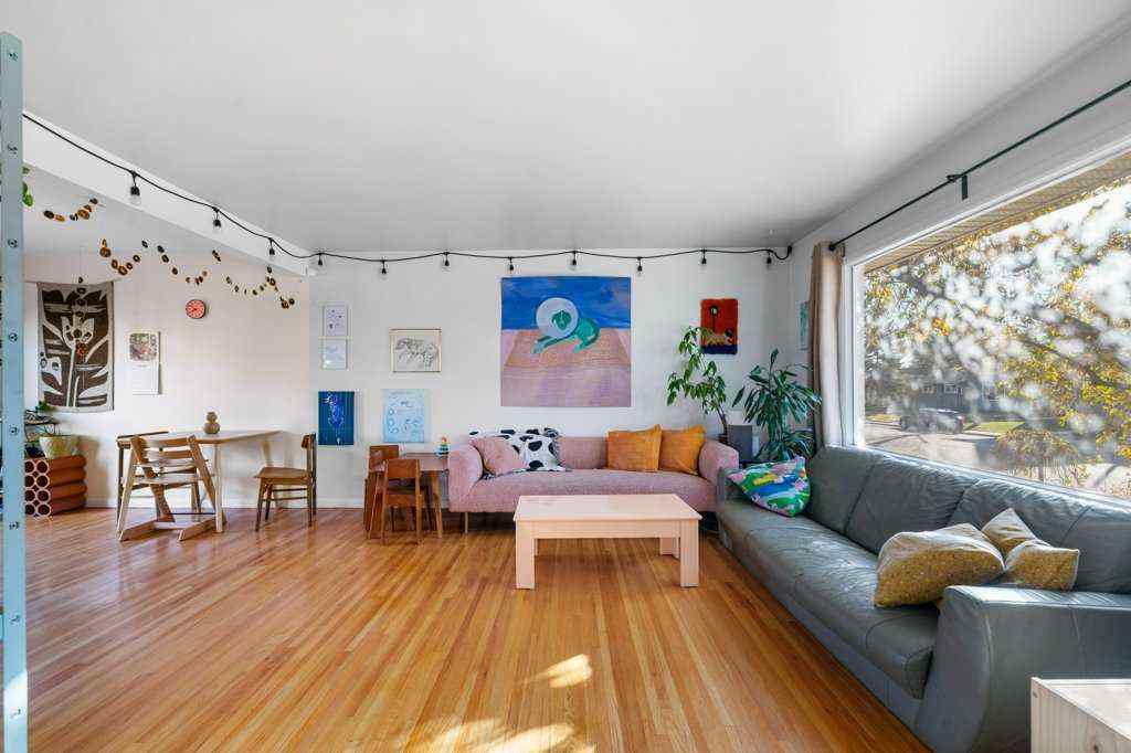 MLS® A2267956 - 2340 54 Avenue SW in North Glenmore Park Calgary, Residential