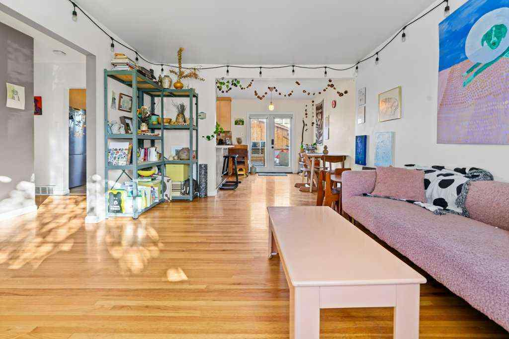 MLS® A2267956 - 2340 54 Avenue SW in North Glenmore Park Calgary, Residential