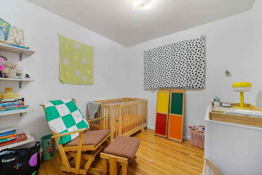 MLS® A2267956 - 2340 54 Avenue SW in North Glenmore Park Calgary, Residential