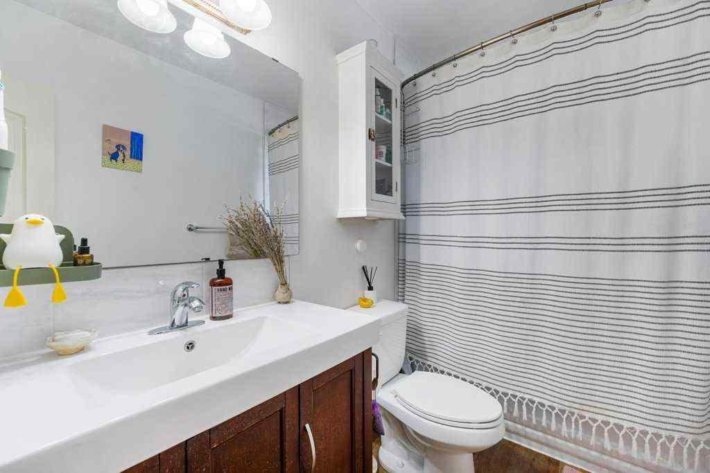 MLS® A2267956 - 2340 54 Avenue SW in North Glenmore Park Calgary, Residential