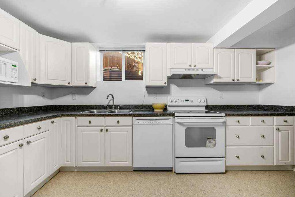 MLS® A2267956 - 2340 54 Avenue SW in North Glenmore Park Calgary, Residential