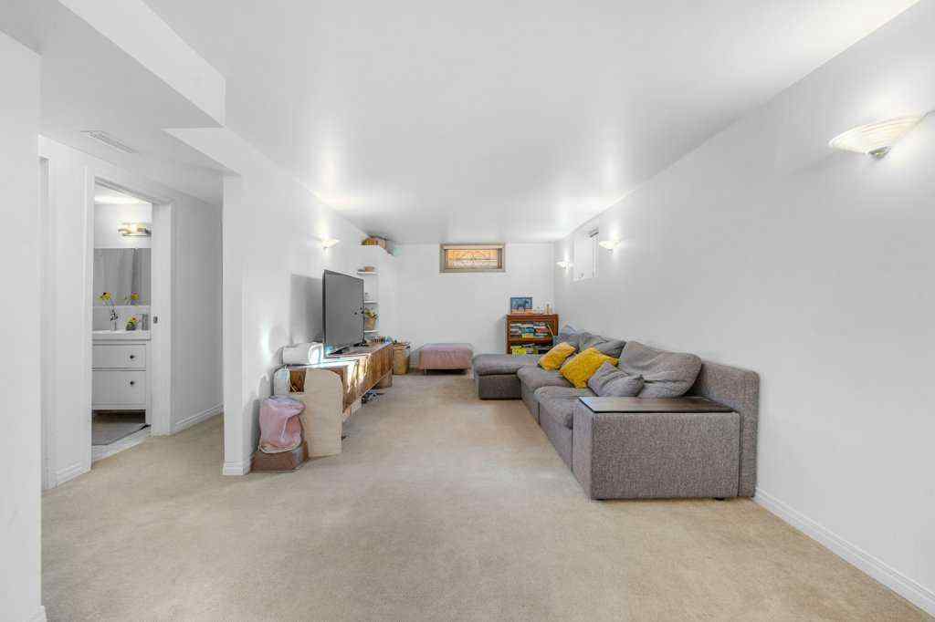 MLS® A2267956 - 2340 54 Avenue SW in North Glenmore Park Calgary, Residential