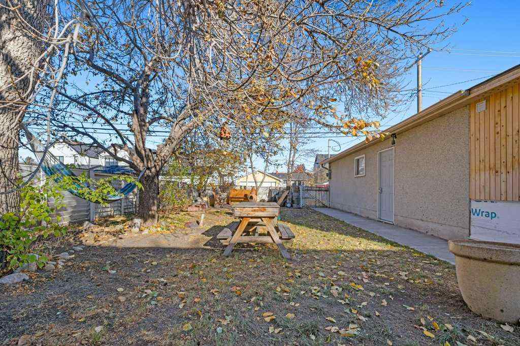 MLS® A2267956 - 2340 54 Avenue SW in North Glenmore Park Calgary, Residential