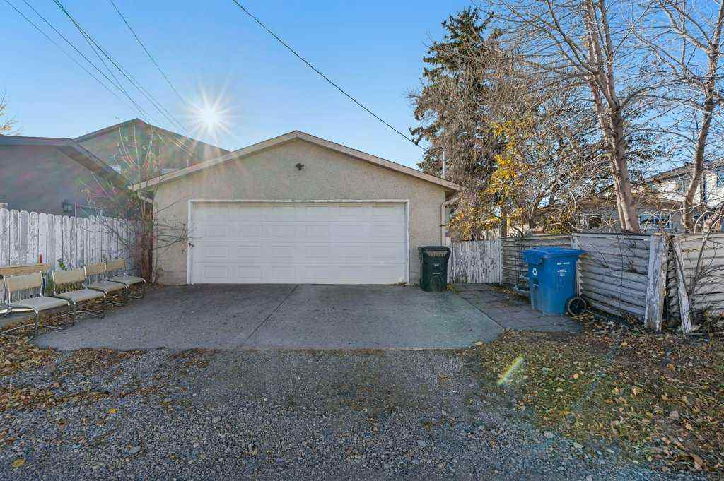 MLS® A2267956 - 2340 54 Avenue SW in North Glenmore Park Calgary, Residential