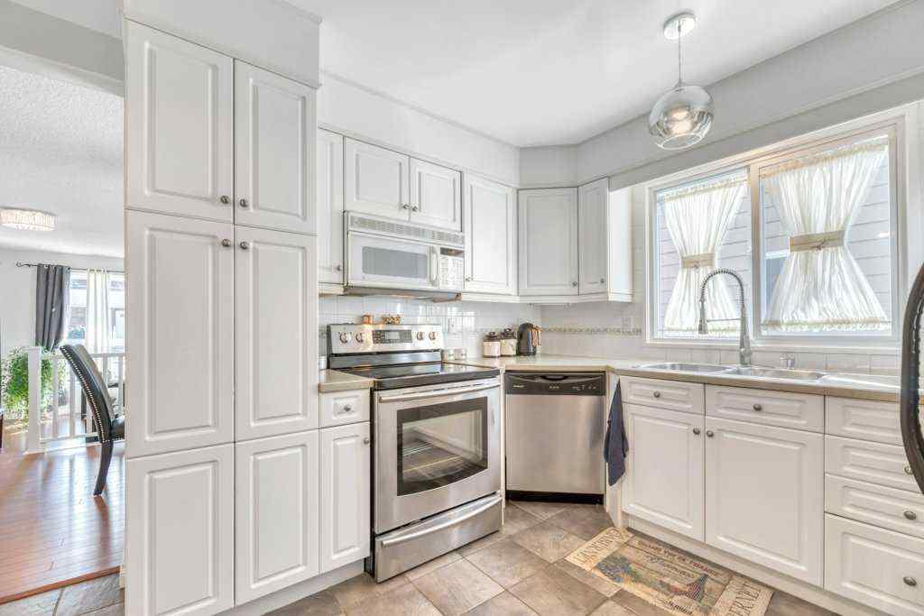 MLS® A2267958 - 3112 107 Avenue SW in Cedarbrae Calgary, Residential