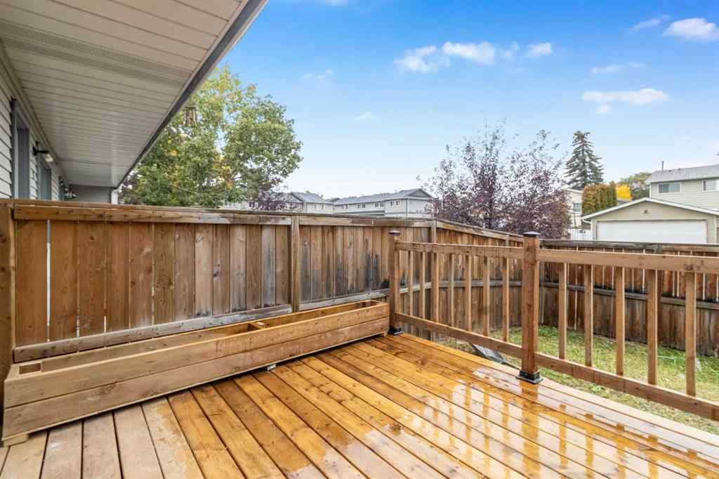 MLS® A2267968 - Unit #2 112 Erin Grove Close SE in Erin Woods Calgary, Residential