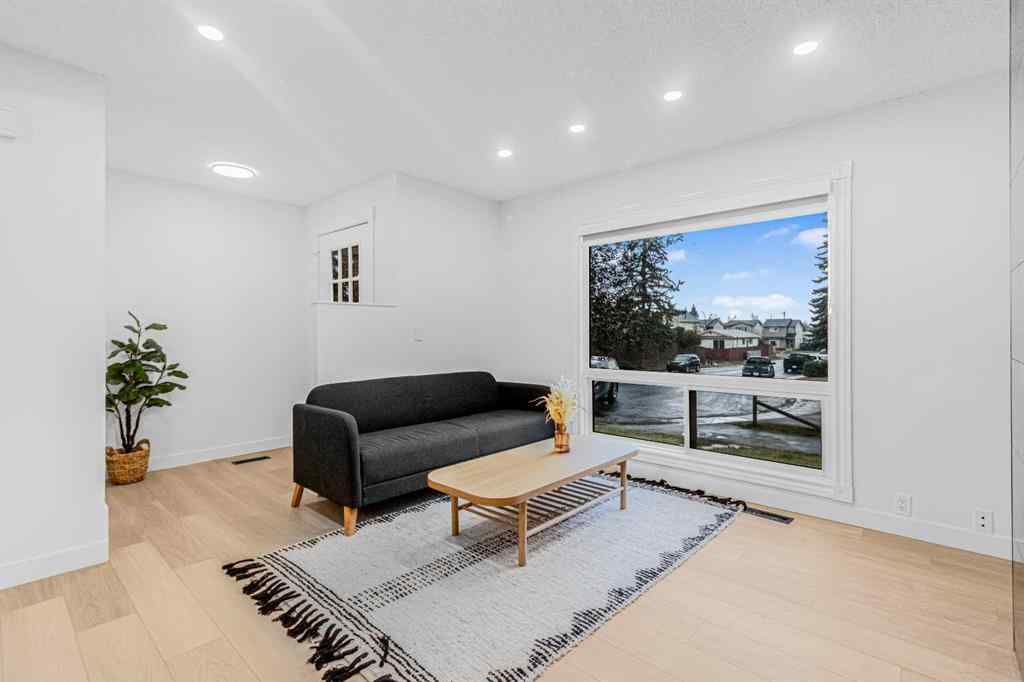 MLS® A2267968 - Unit #2 112 Erin Grove Close SE in Erin Woods Calgary, Residential