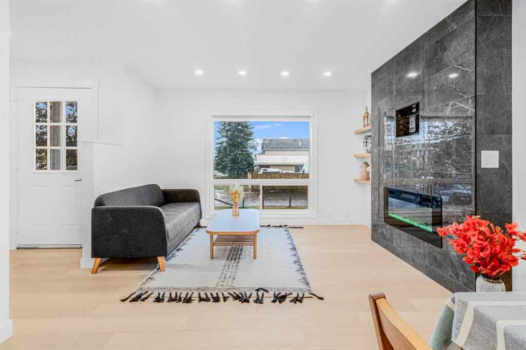 MLS® A2267968 - Unit #2 112 Erin Grove Close SE in Erin Woods Calgary, Residential