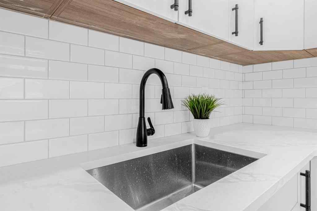 MLS® A2267968 - Unit #2 112 Erin Grove Close SE in Erin Woods Calgary, Residential