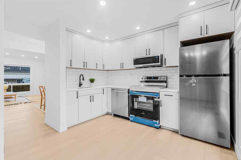 MLS® A2267968 - Unit #2 112 Erin Grove Close SE in Erin Woods Calgary, Residential