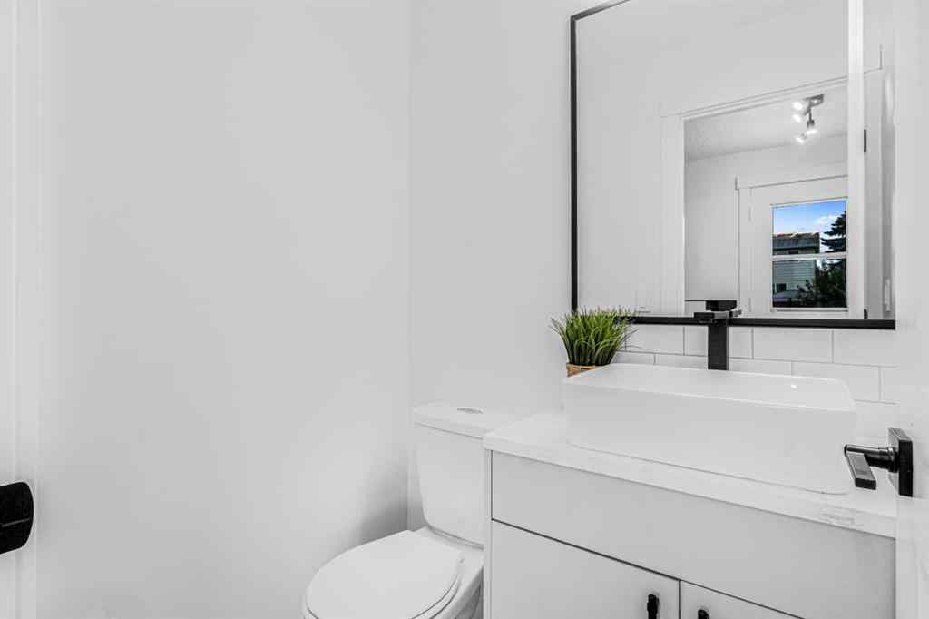 MLS® A2267968 - Unit #2 112 Erin Grove Close SE in Erin Woods Calgary, Residential