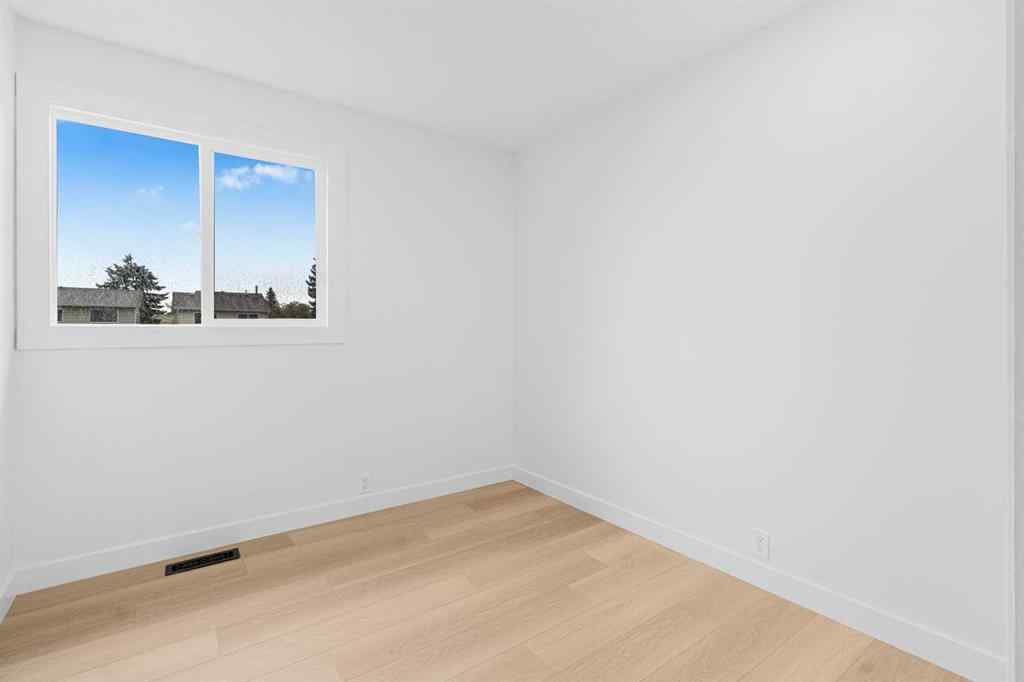 MLS® A2267968 - Unit #2 112 Erin Grove Close SE in Erin Woods Calgary, Residential