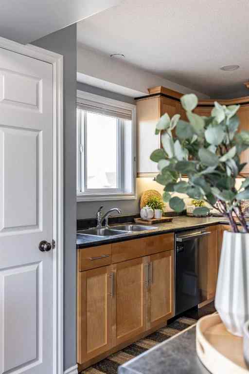 MLS&reg; # A2267973 - Unit #6 81 Sunrise Way SW in SW Southridge Medicine Hat, Residential Open Houses