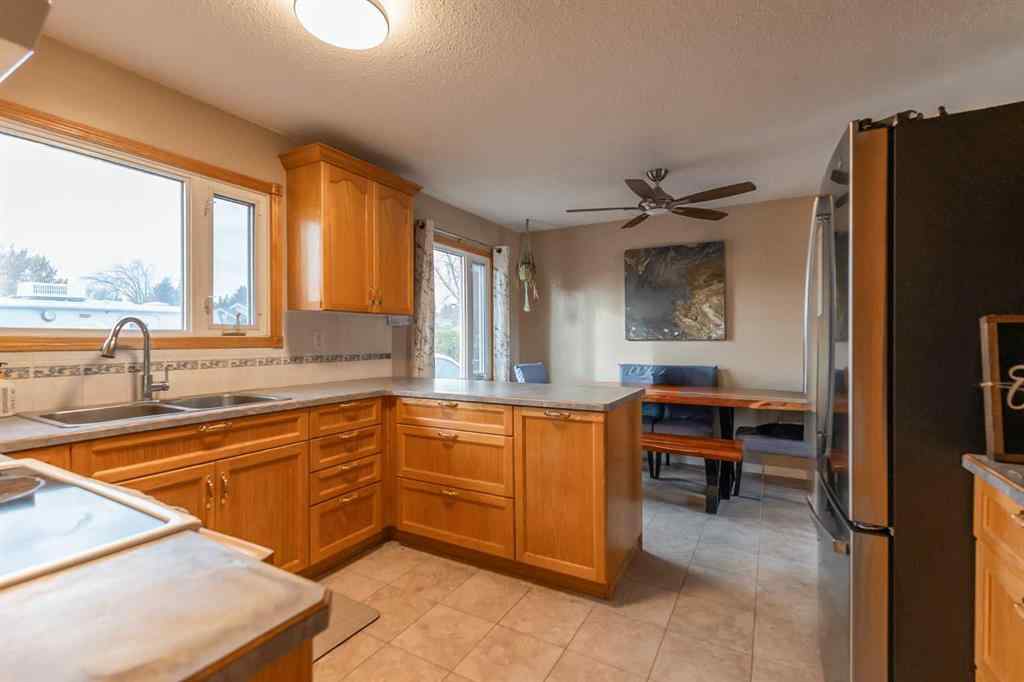 MLS® A2267988 - 138 Greenview Close N in Park Meadows Lethbridge, Residential
