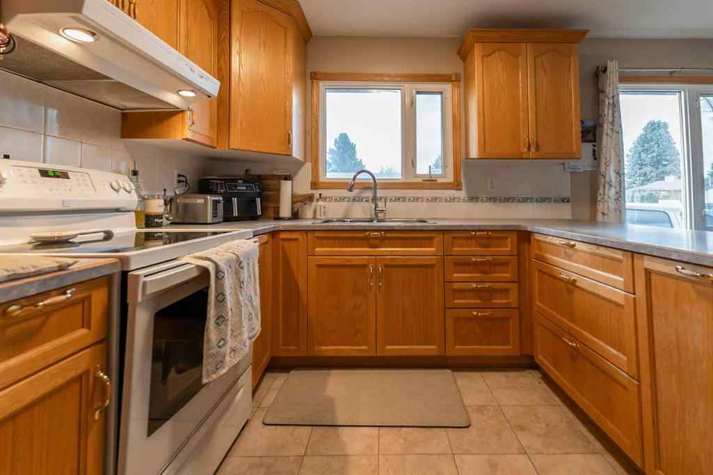 MLS® A2267988 - 138 Greenview Close N in Park Meadows Lethbridge, Residential