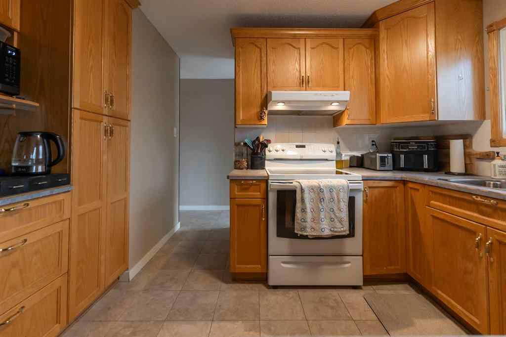 MLS® A2267988 - 138 Greenview Close N in Park Meadows Lethbridge, Residential