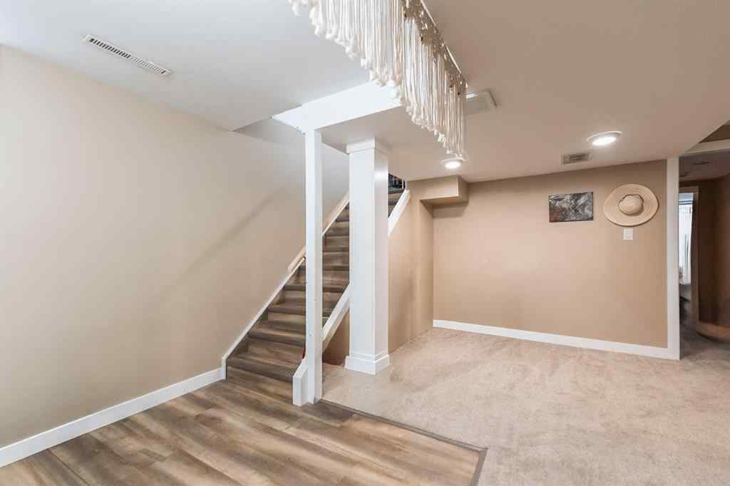 MLS® A2267988 - 138 Greenview Close N in Park Meadows Lethbridge, Residential