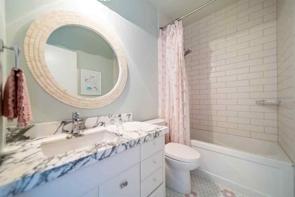 MLS® A2267991 - 3731 43 Street SW in Glenbrook Calgary, Residential