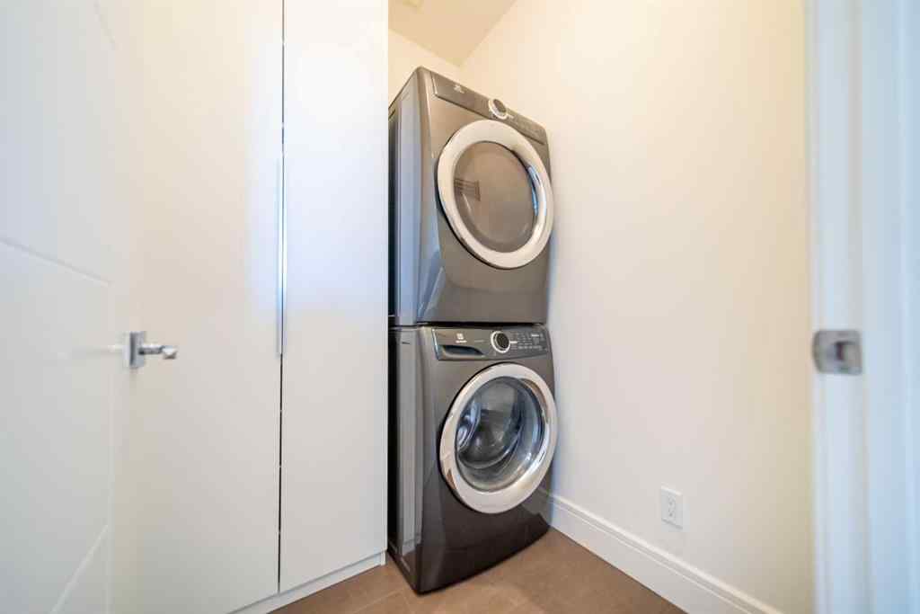 MLS® A2267991 - 3731 43 Street SW in Glenbrook Calgary, Residential