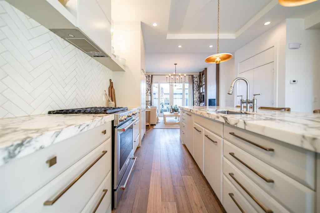 MLS® A2267991 - 3731 43 Street SW in Glenbrook Calgary, Residential