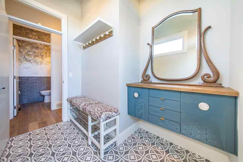 MLS® A2267991 - 3731 43 Street SW in Glenbrook Calgary, Residential