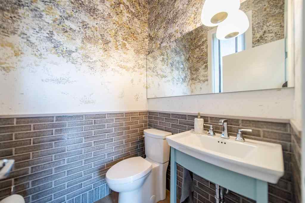 MLS® A2267991 - 3731 43 Street SW in Glenbrook Calgary, Residential