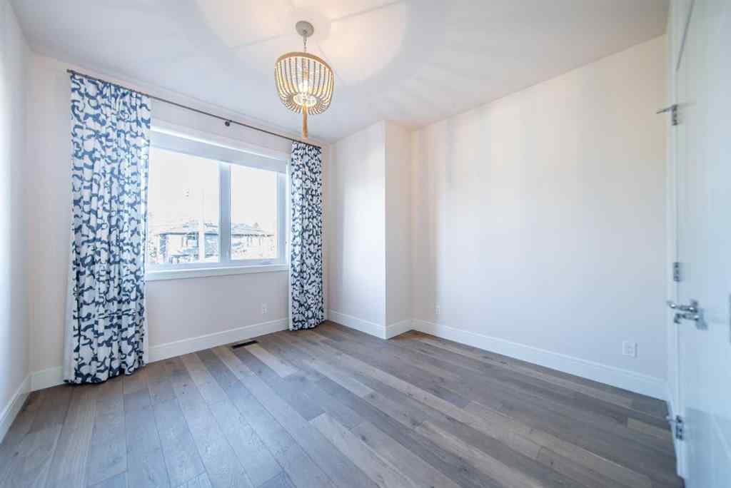 MLS® A2267991 - 3731 43 Street SW in Glenbrook Calgary, Residential