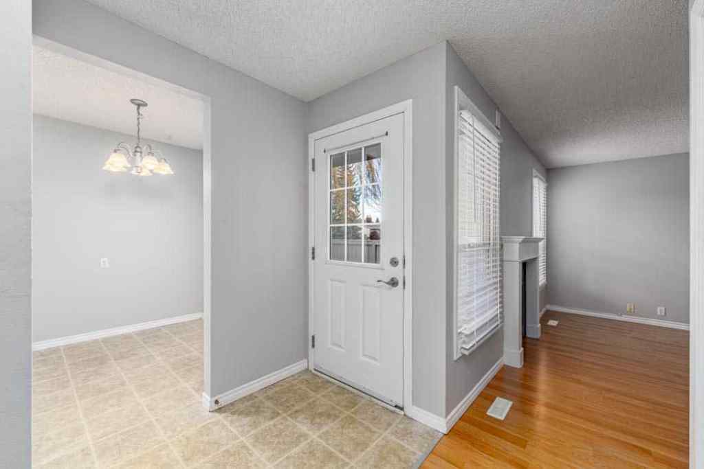 MLS® A2267996 - Unit #4 3200 60 Street NE in Pineridge Calgary, Residential