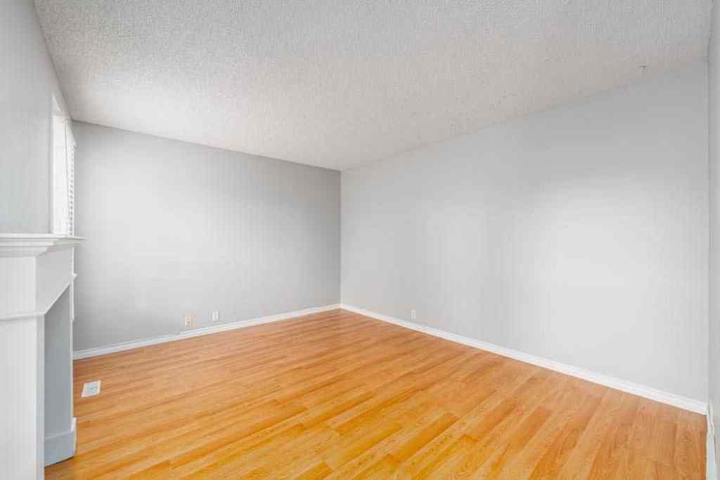 MLS® A2267996 - Unit #4 3200 60 Street NE in Pineridge Calgary, Residential