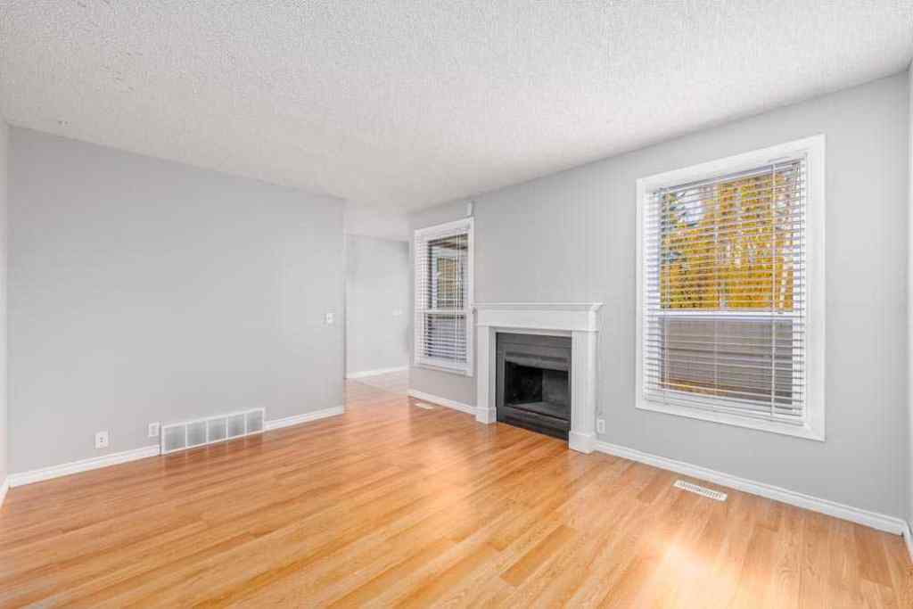 MLS® A2267996 - Unit #4 3200 60 Street NE in Pineridge Calgary, Residential