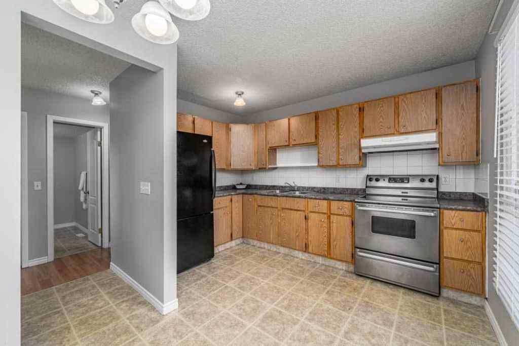 MLS® A2267996 - Unit #4 3200 60 Street NE in Pineridge Calgary, Residential