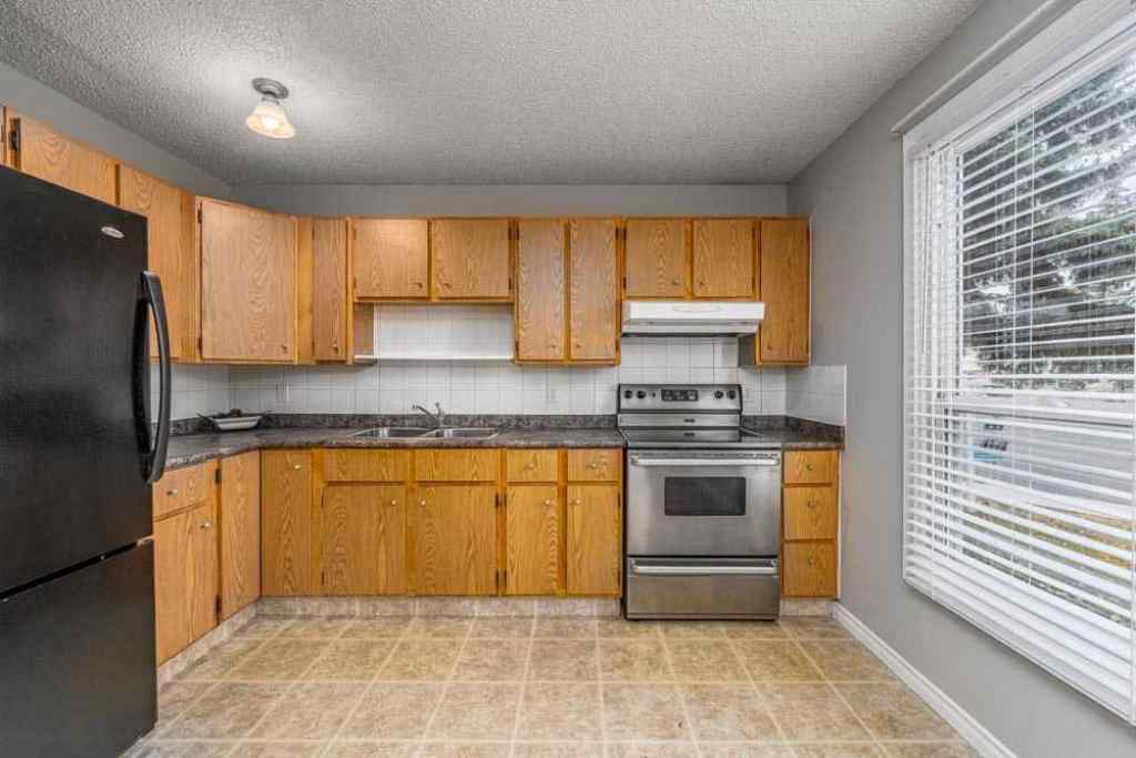 MLS® A2267996 - Unit #4 3200 60 Street NE in Pineridge Calgary, Residential