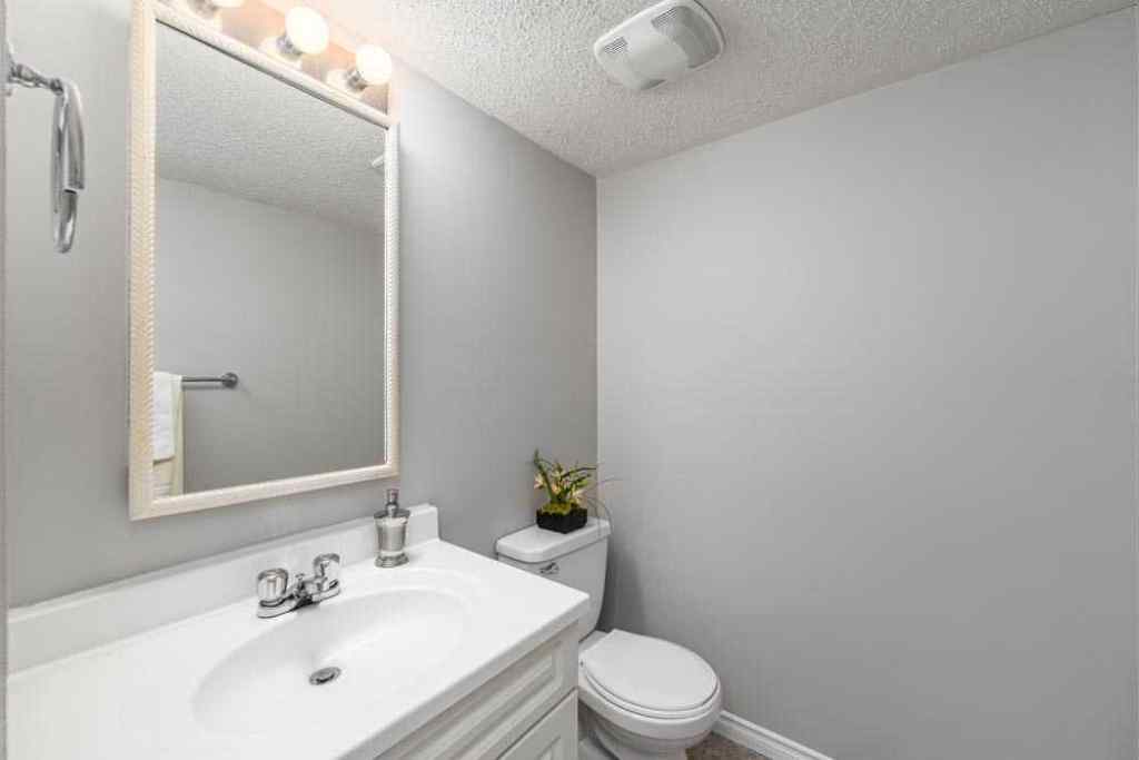 MLS® A2267996 - Unit #4 3200 60 Street NE in Pineridge Calgary, Residential