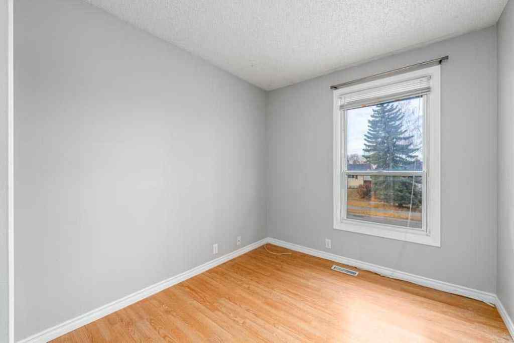 MLS® A2267996 - Unit #4 3200 60 Street NE in Pineridge Calgary, Residential