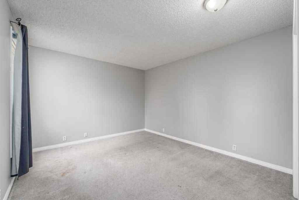 MLS® A2267996 - Unit #4 3200 60 Street NE in Pineridge Calgary, Residential