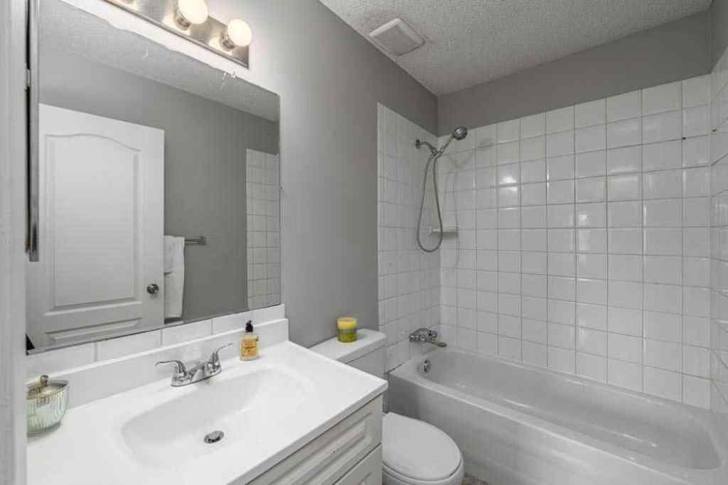 MLS® A2267996 - Unit #4 3200 60 Street NE in Pineridge Calgary, Residential