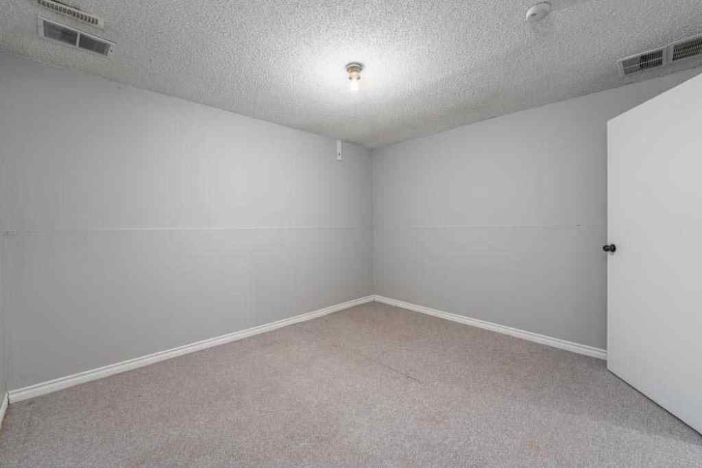 MLS® A2267996 - Unit #4 3200 60 Street NE in Pineridge Calgary, Residential