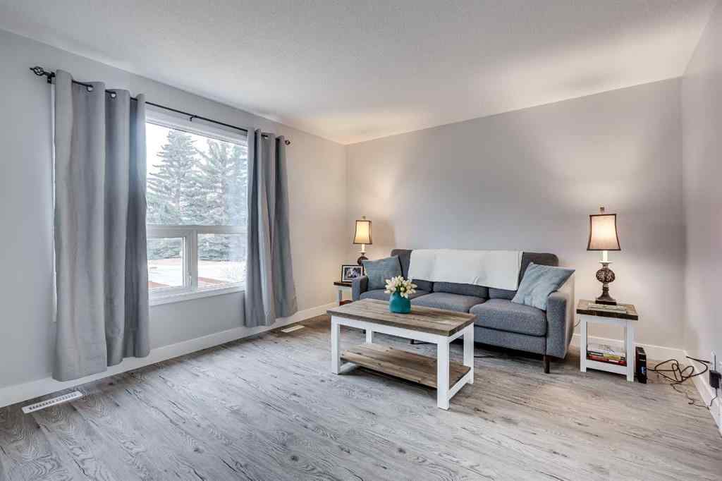 MLS® A2268006 - 3905 54 Avenue  in Southwest Innisfail Innisfail, Residential