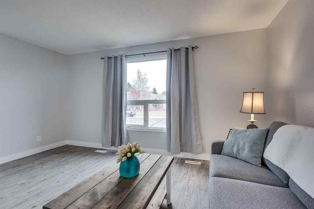 MLS® A2268006 - 3905 54 Avenue  in Southwest Innisfail Innisfail, Residential