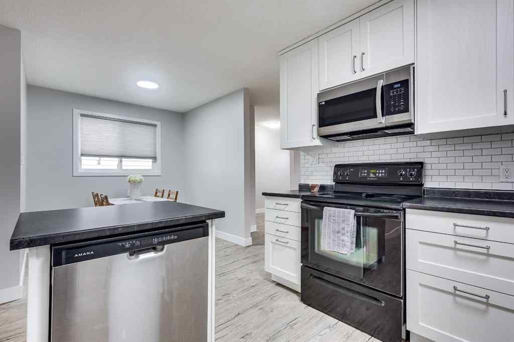 MLS® A2268006 - 3905 54 Avenue  in Southwest Innisfail Innisfail, Residential