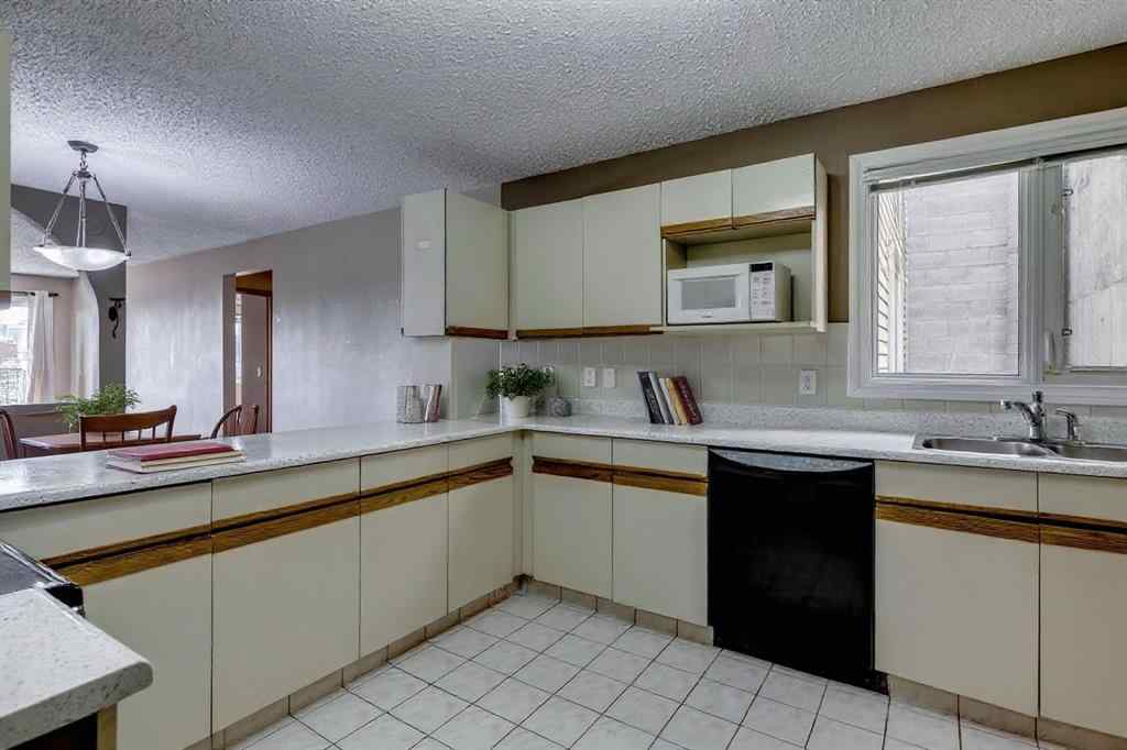 MLS® A2268007 - Unit #303 333 2 Avenue NE in Crescent Heights Calgary, Residential