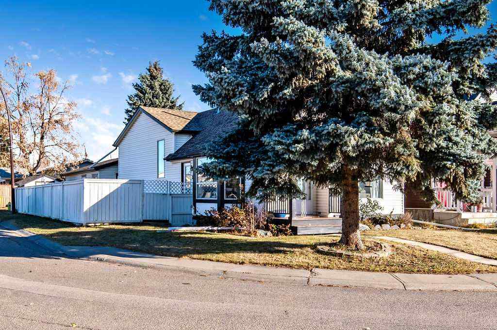 MLS® A2268013 - 106 Woodfield Close SW in Woodbine Calgary, Residential