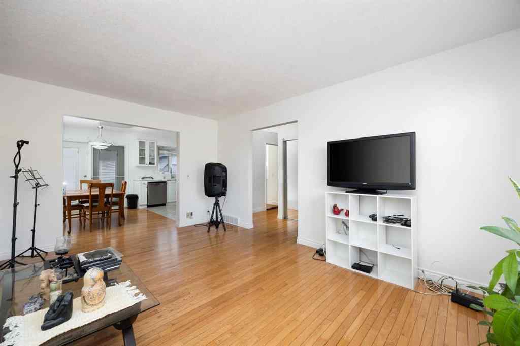 MLS&reg; # A2268019 - 105 Farrell Cove  in Dickinsfield Fort McMurray, Residential Open Houses