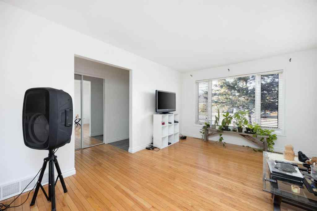 MLS&reg; # A2268019 - 105 Farrell Cove  in Dickinsfield Fort McMurray, Residential Open Houses