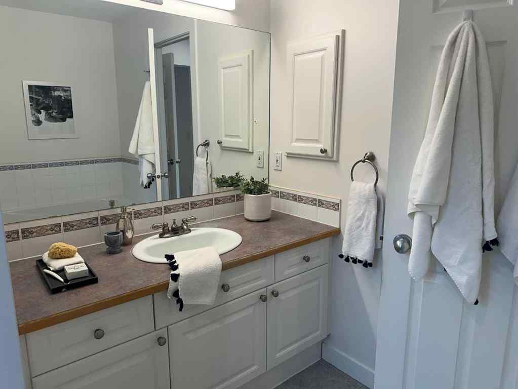 MLS® A2268020 - 1226 15 Street SE in Inglewood Calgary, Residential