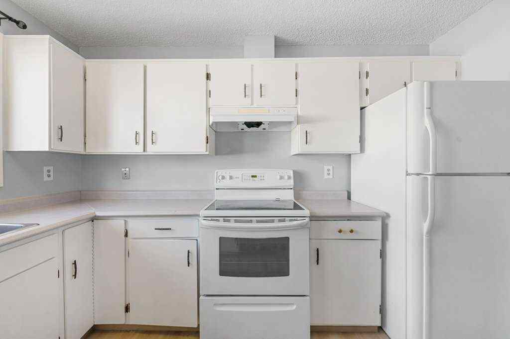 MLS® A2268038 - 53,55 Dovercliffe Way SE in Dover Calgary, Residential