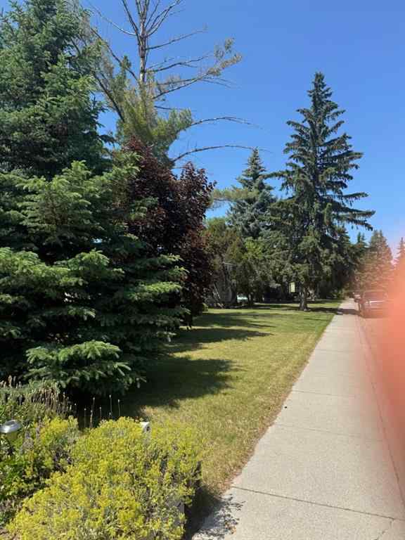 MLS® A2268040 - 431 Queen Charlotte Drive SE in Queensland Calgary, Residential