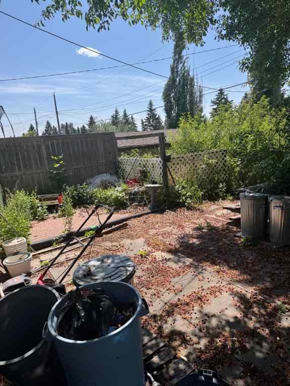 MLS® A2268040 - 431 Queen Charlotte Drive SE in Queensland Calgary, Residential