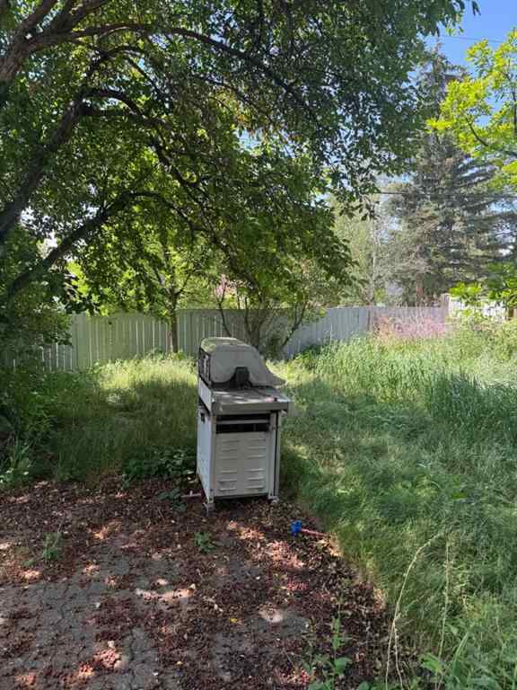 MLS® A2268040 - 431 Queen Charlotte Drive SE in Queensland Calgary, Residential